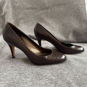 **FINAL PRICE** LAST CHANCE Clearance Sale*  Ann Taylor Brown Round Toe Pump